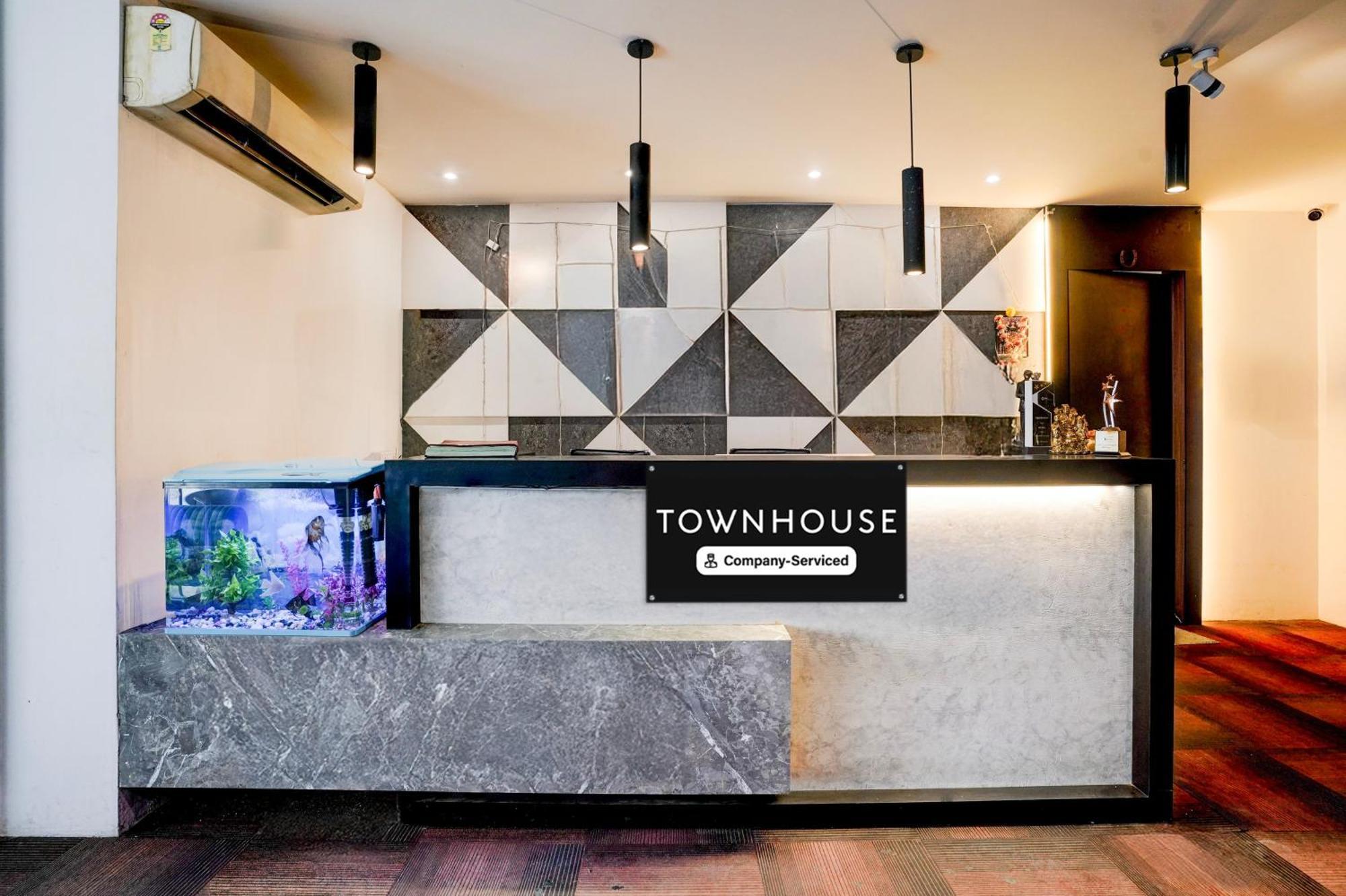 Super Townhouse Pbg Mall Vashi Turambhe Exterior foto